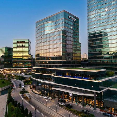 Radisson Collection Hotel, Vadistanbul Exterior foto The complex at night