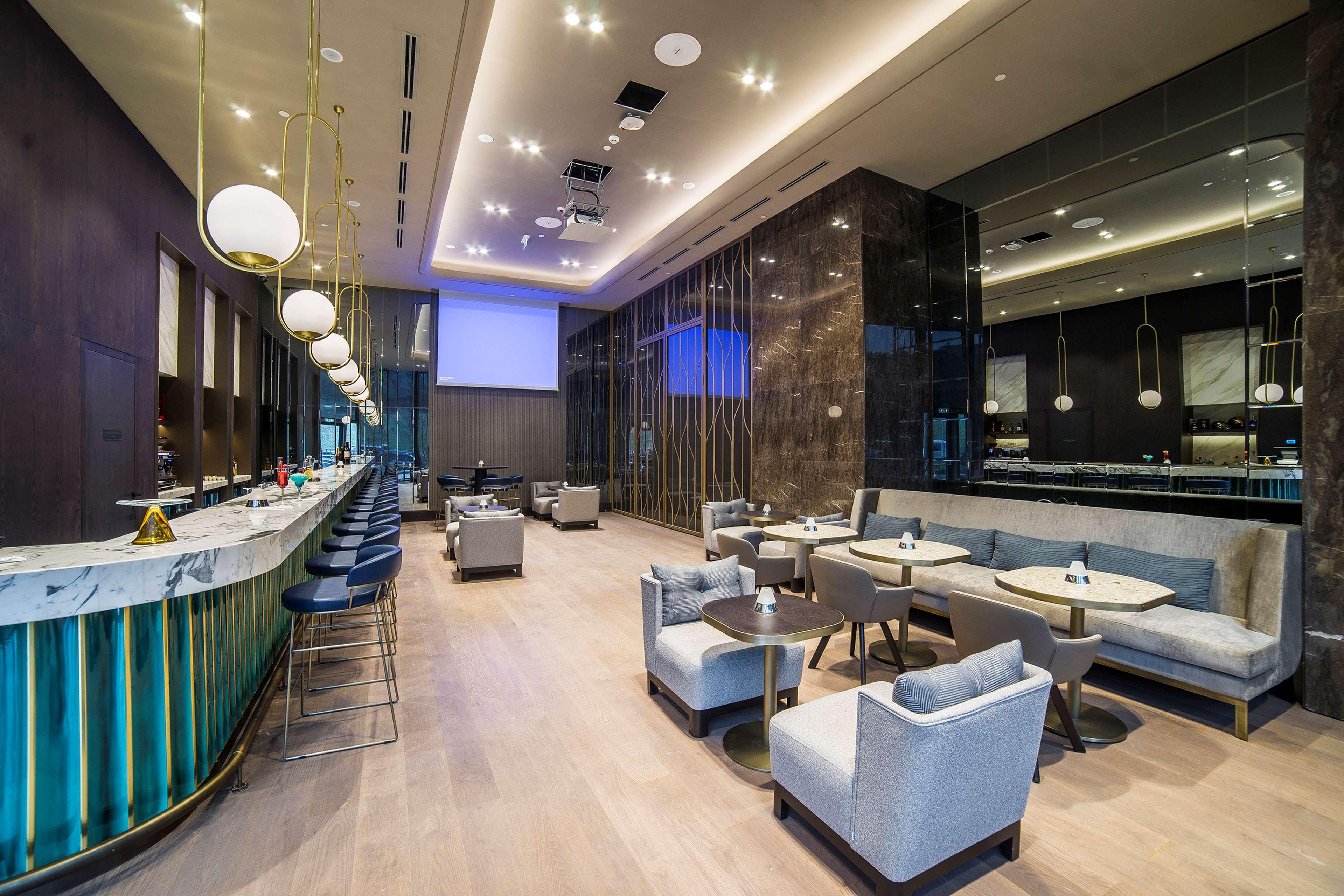 Radisson Collection Hotel, Vadistanbul Exterior foto The lounge at Istanbul Ataturk Airport