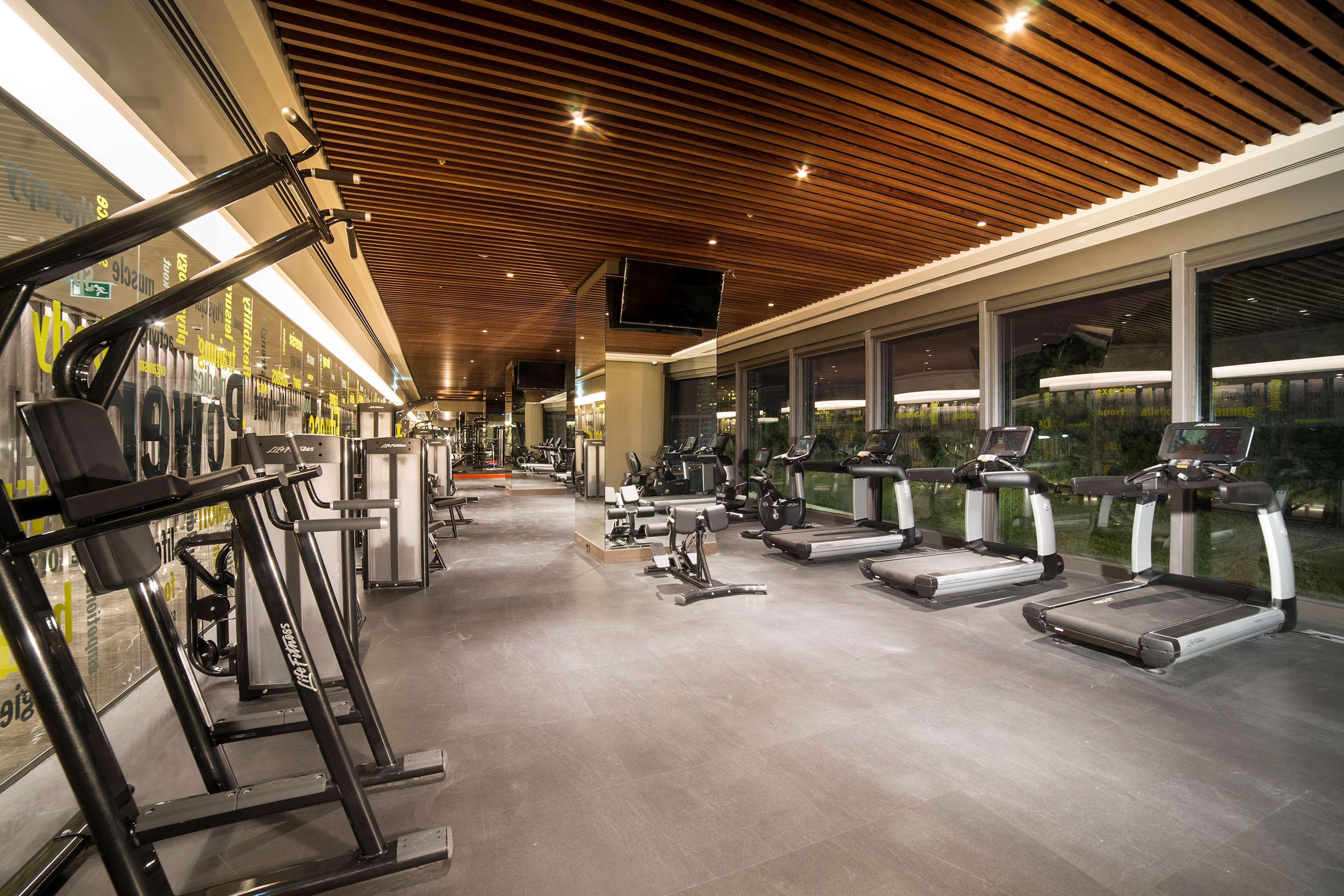 Radisson Collection Hotel, Vadistanbul Exterior foto The gym at the Ritz-Carlton, Singapore