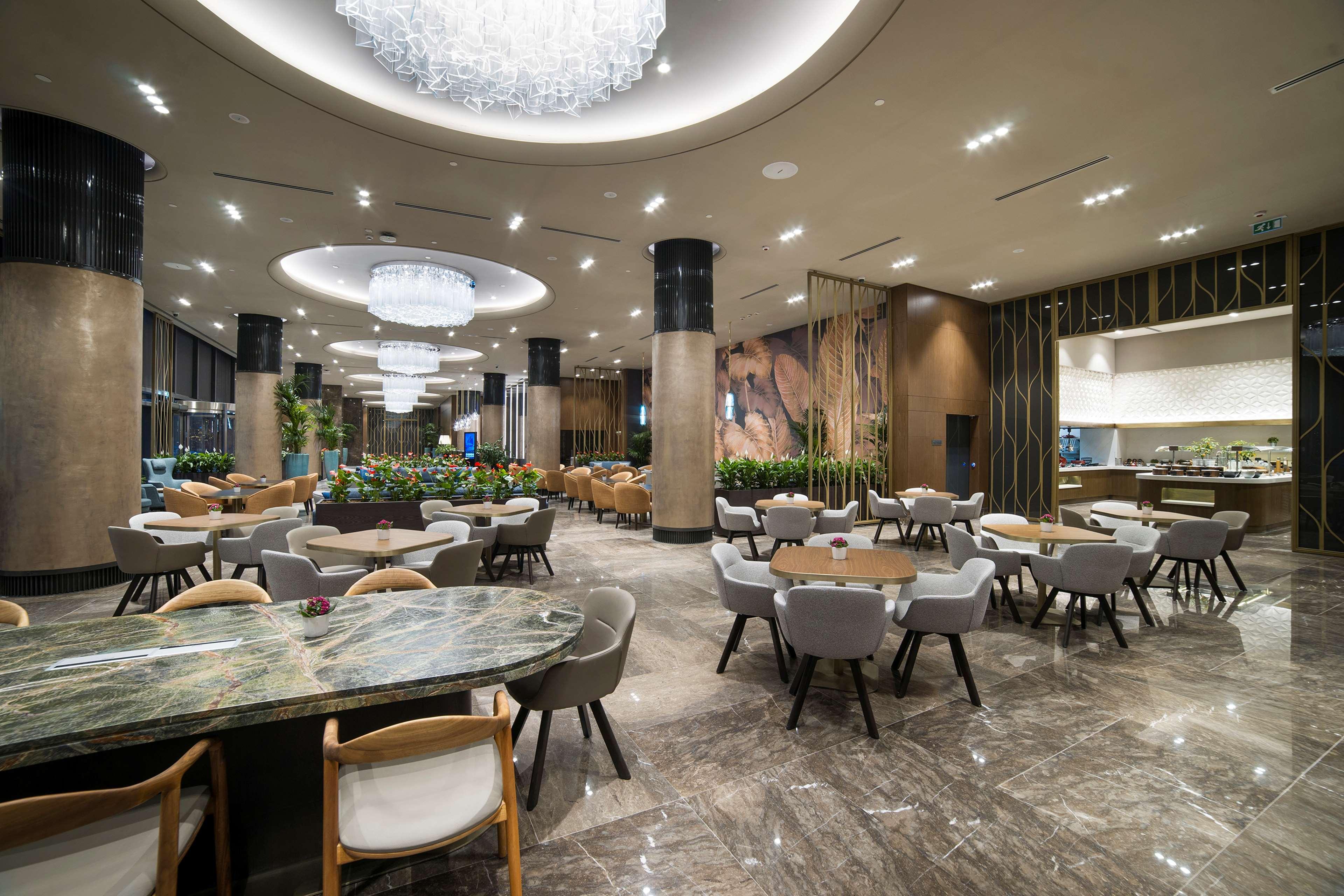 Radisson Collection Hotel, Vadistanbul Exterior foto The lounge at Istanbul Ataturk Airport