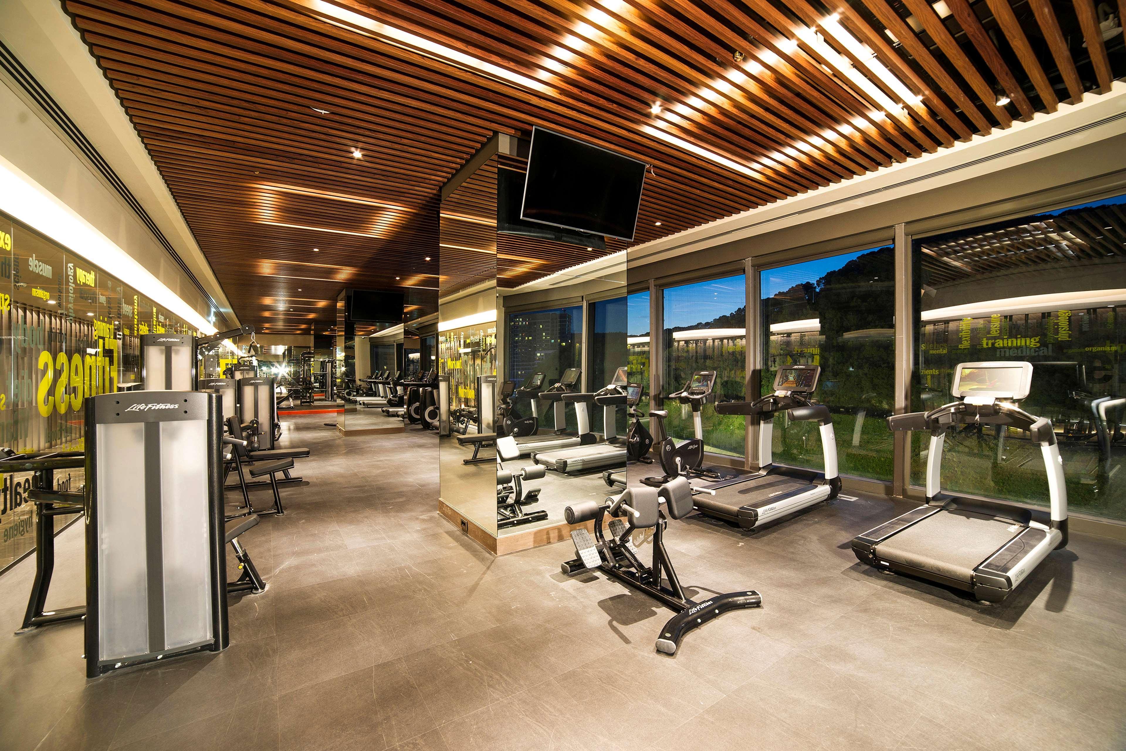 Radisson Collection Hotel, Vadistanbul Exterior foto The gym at The Landmark