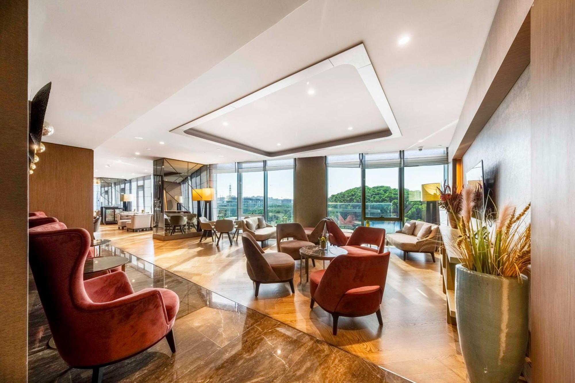 Radisson Collection Hotel, Vadistanbul Exterior foto The lounge at the airport