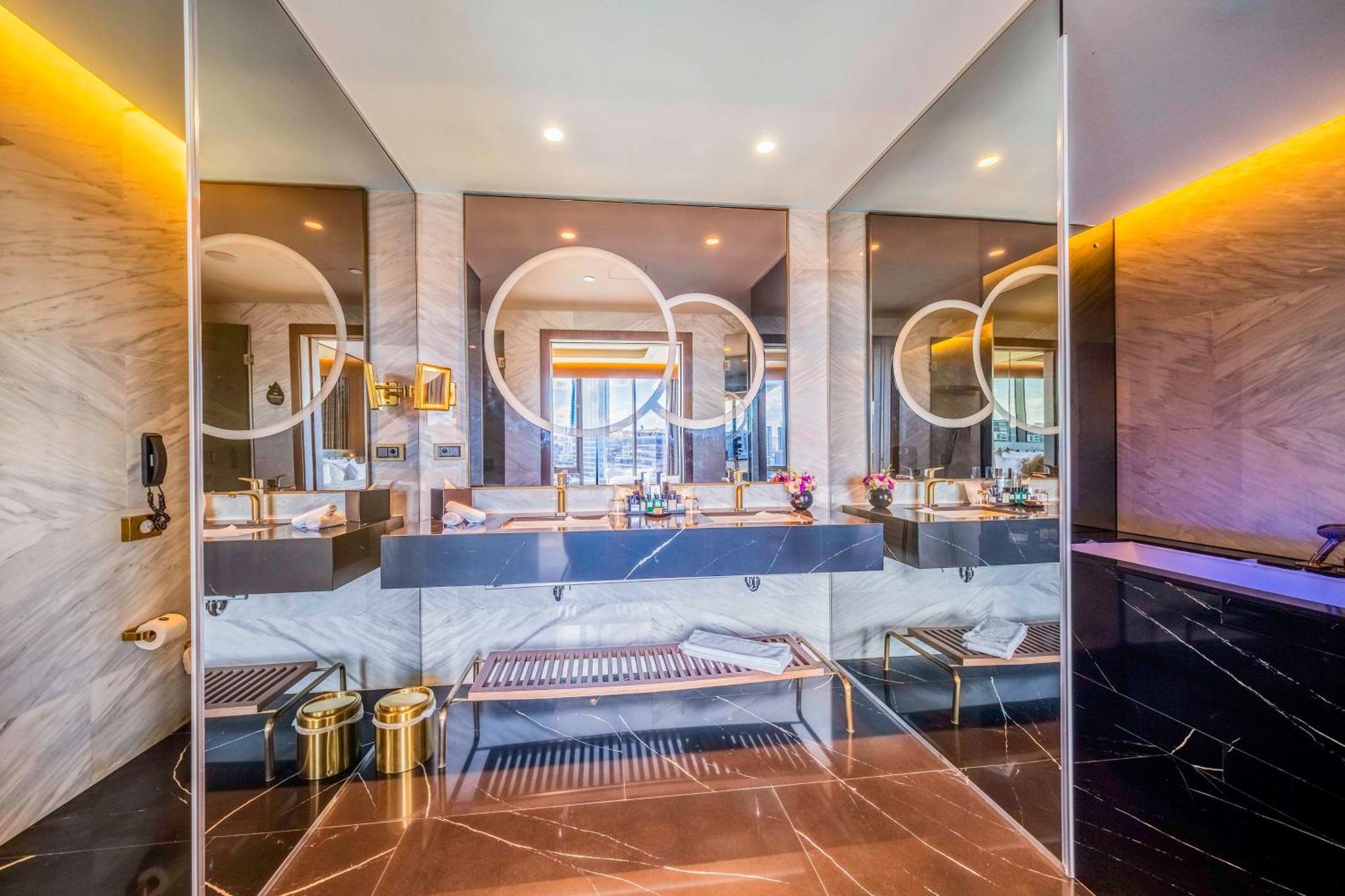 Radisson Collection Hotel, Vadistanbul Exterior foto Bathroom