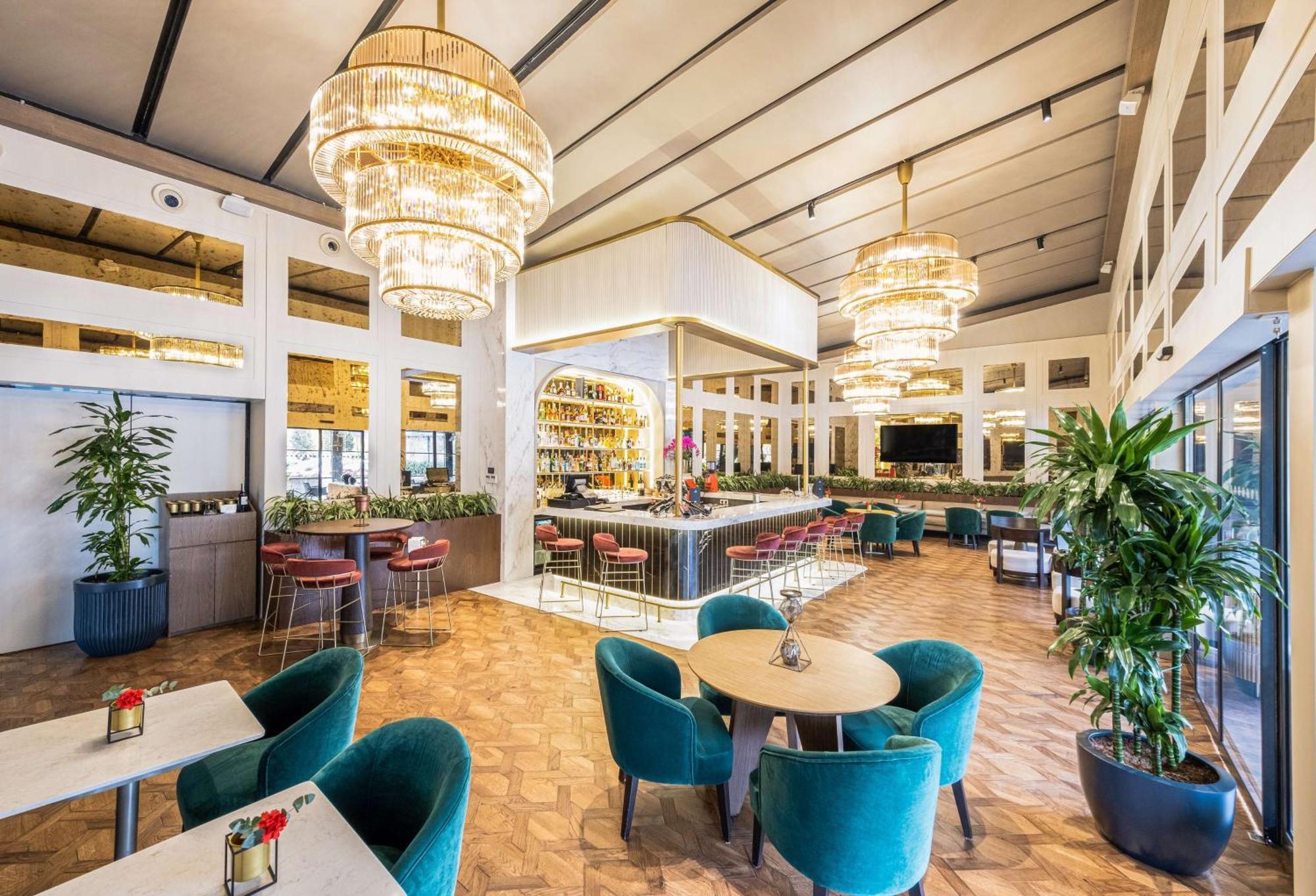 Radisson Collection Hotel, Vadistanbul Exterior foto The lounge at the airport