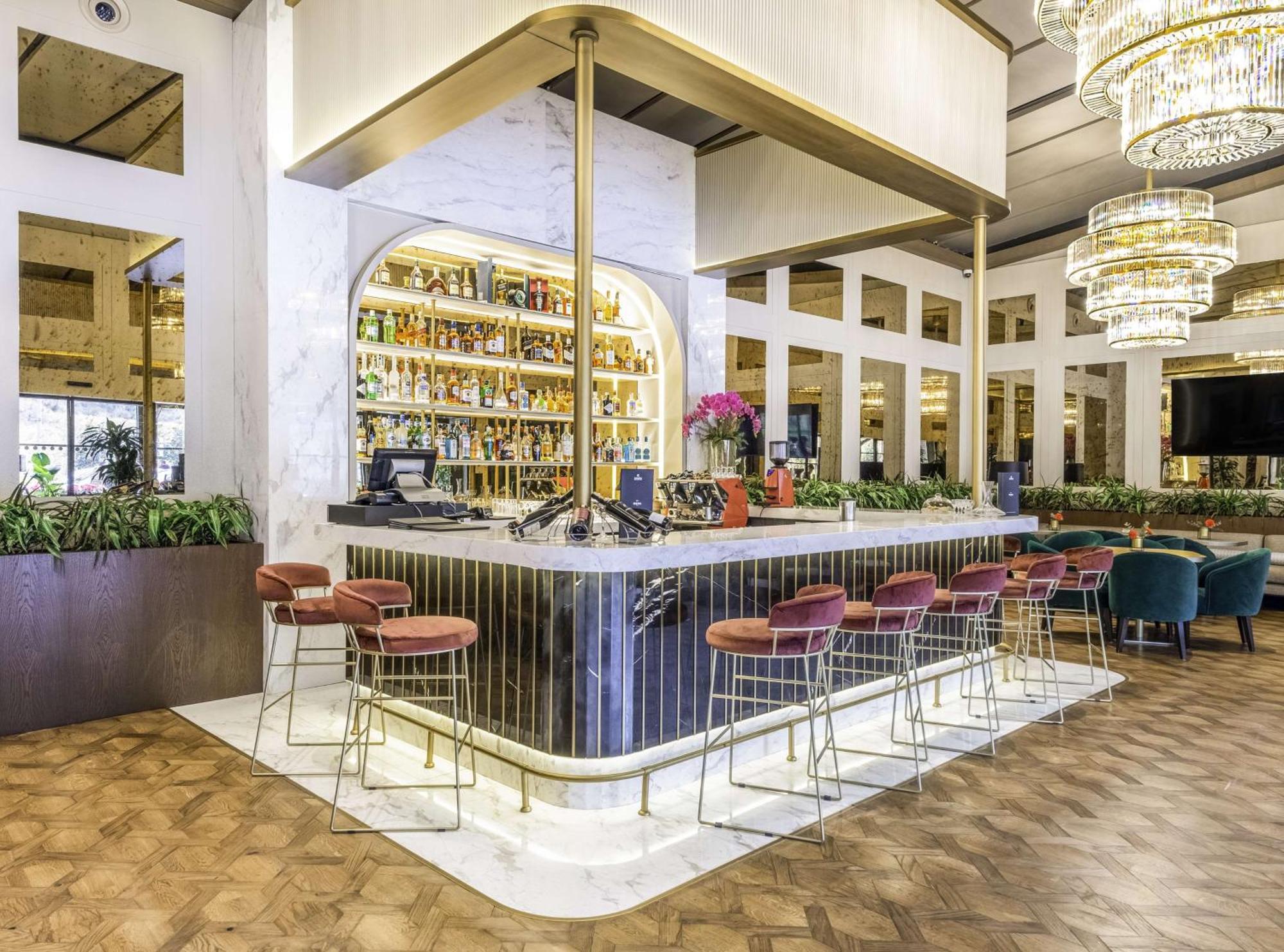 Radisson Collection Hotel, Vadistanbul Exterior foto The bar at the hotel